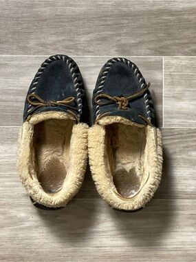 L.L.Bean Navy Blue Fur Lined Moccasins